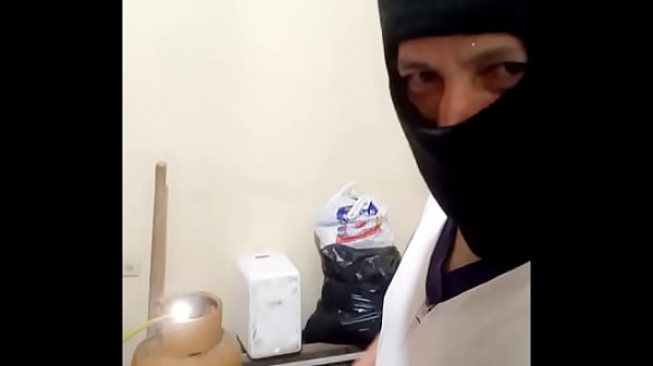 Image PORNO REAL CASERO GRATIS!! MAL CANTANTE DEL REGUETON RECIBE LA VISITA DE UNA FANATICA Y LE PIDE UNA MAMADA A SU PENE PASMADO