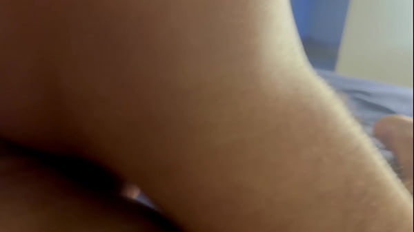 Image O novinho do olho claro chegou em casa e logo come&ccedil_amos a se pegar, o tes&atilde_o foi tanto que fiz o safado gozar 5x e gozei mais 3x - Confira a cena
