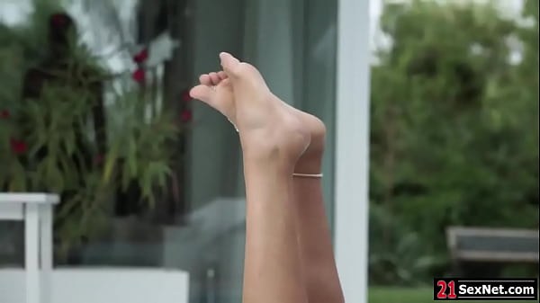 Image Busty milf Alyssia Kent having outdoor foot fetish sex scene