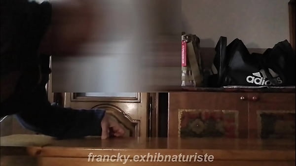 Image une bonne branlette un doigt dans le cul, je l&egrave_che mon sperm,