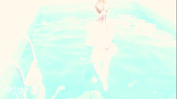 Image Novinha gostosa de biqu&iacute_ni ama masturbar e chupar os amigos na piscina - MysteriousKathy POV