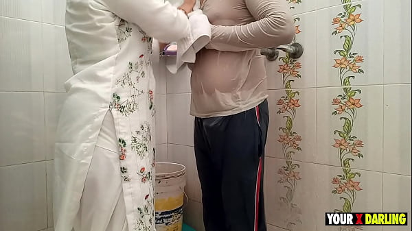 Image Ladka Barish Me Bheeg Gaya Aur Thand Se Bachaane Ke Liye Chubby Stepmom Ne Apne Jism Ki Garmi Di Aur Chudayi Karwayi