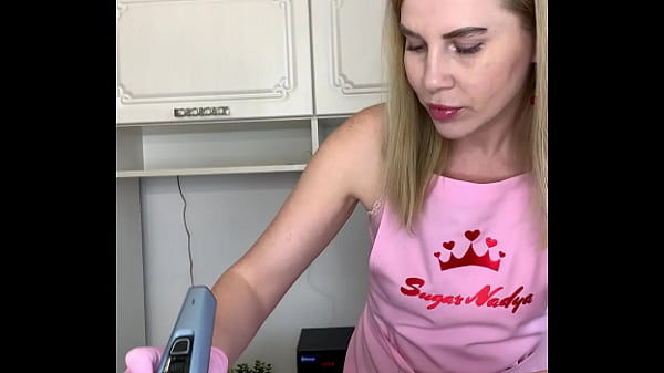 Image Hot chick gives a hard cock a waxing