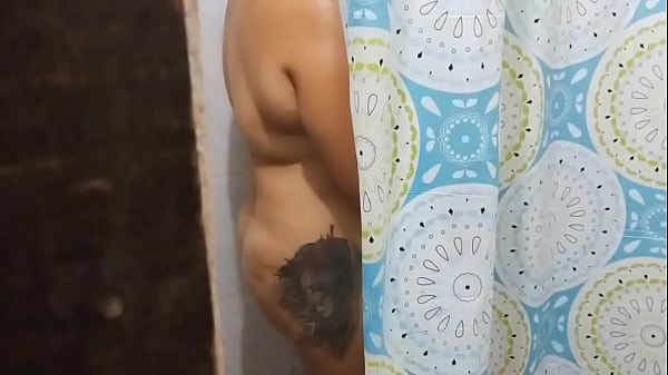 Image Me quedo solo con la mujer de mi hermanastro y aprovecho para follarme ese rico culo, sexo casero real