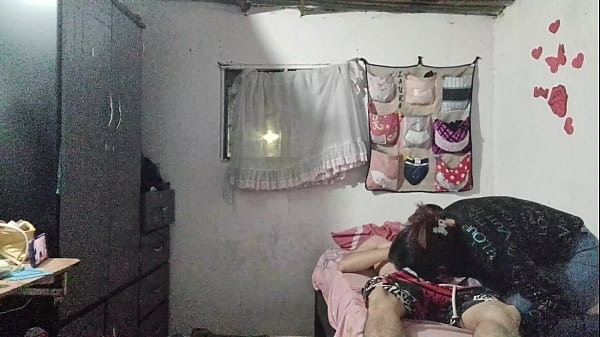 Image MADRASTRA PORQUE PONES A GRABAR EL CELULAR ?? - tranquilo mi amor tu solo relajate y dejate hacer el masaje en el pene que tanto quisiste - porno en espanol