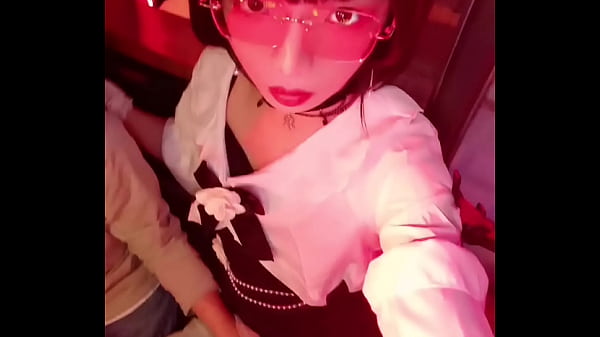 Image Cosplayer exposed in bar toilet