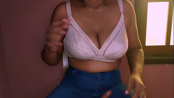 Image Hot sexy JANAKI DE SILVA sucks her beautiful tits and drips milk