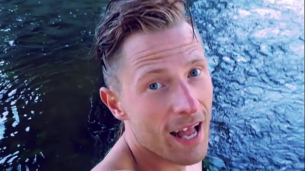 Image Naked bath in a river in slo-mo