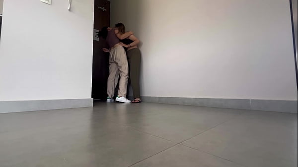 Image A mi compa&ntilde_era del trabajo le encanta tener orgasmos en el pasillo del hotel!!