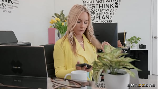 Image Ricky Johnson Caught Bunny Taking Sexy Selfies at the Office, Offered to Help & Fucks Her - BRAZZERS