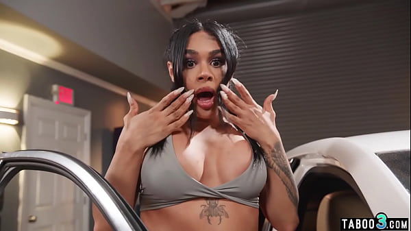 Image Shemale mechanics TS Foxxy and Eva Maxim servicing a latinas hungry pussy
