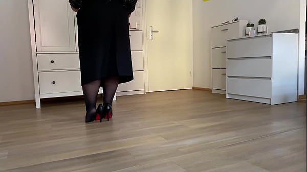 Image Fat milf pees beautifully