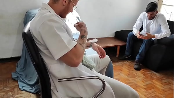 Image fui no ginecologista e os m&eacute_dicos safados me comeram tive ate squirt