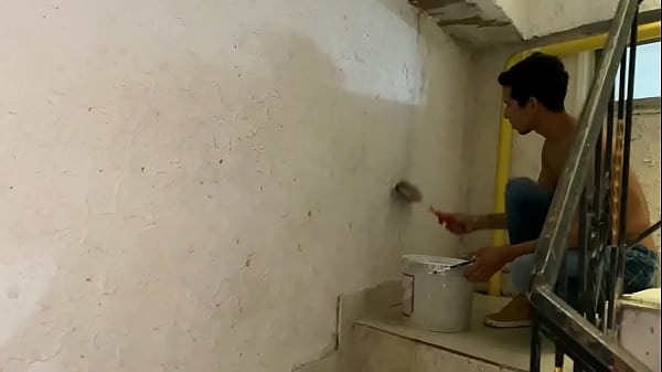 Image le pago al pintor por una mamada y una follada cuando mi esposo no esta