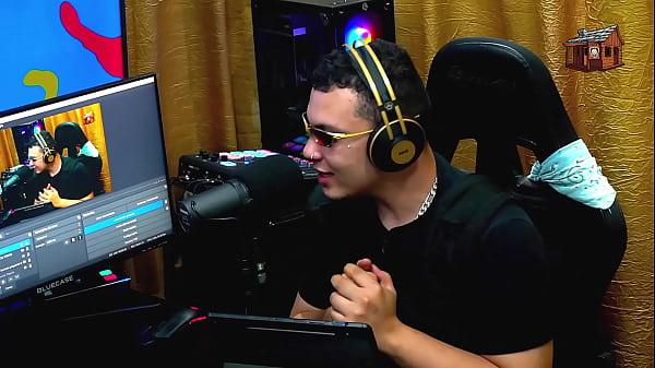 Image Ela ficou com muito tes&atilde_o no Podcast, mostrou os peitos e deixou o Ruan louco! - Isa Viajante Podcast P&aacute_pum no Barraco!