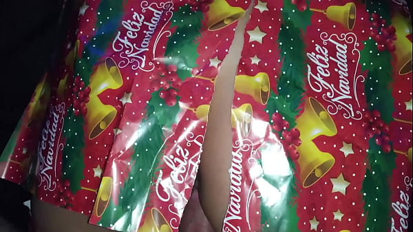 Image Hermanastra traviesa empaca sus nalgas de regalo para navidad para recibir cumshot