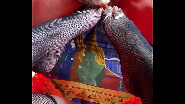 Image Neighbor&rsquo_s wife seduced me and let me cum on her feet!