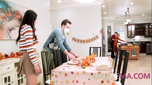 Image Easing The Tension With Freeuse On Family Thanksgiving Dinner