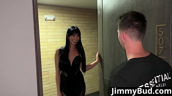 Image Called For A Latina Prostitute To Visit My Hotel Room