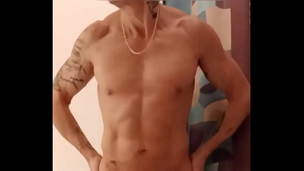 Image Je baise mon cul de salope dans la salle de bains,