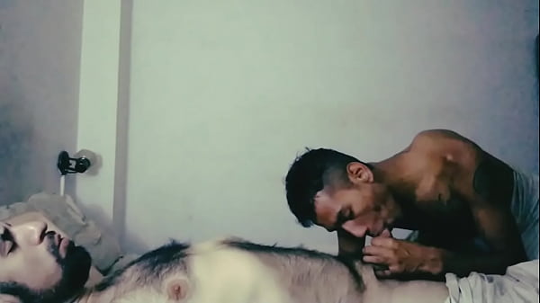 Image Despidiendo el a&ntilde_o con la verga y leche de este macho peludo.