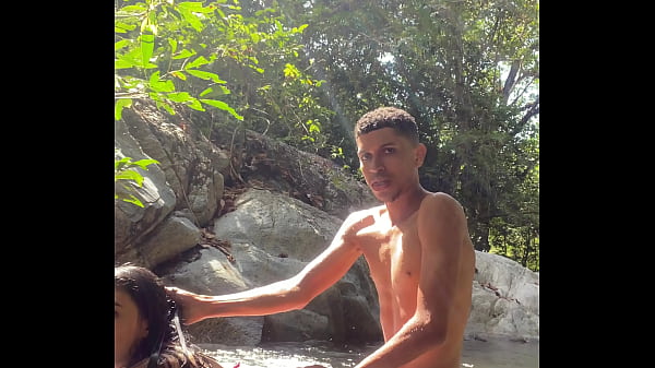Image Sexo en la selva, me follo a una chica desconocida en un r&iacute_o de Colombia