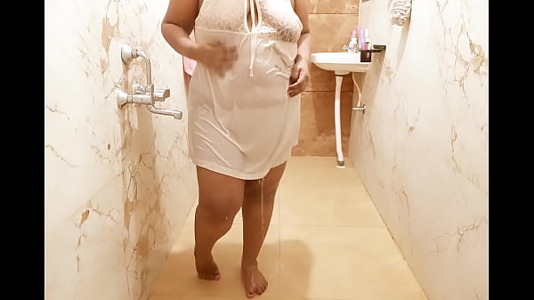 Image Cold water bath of milf