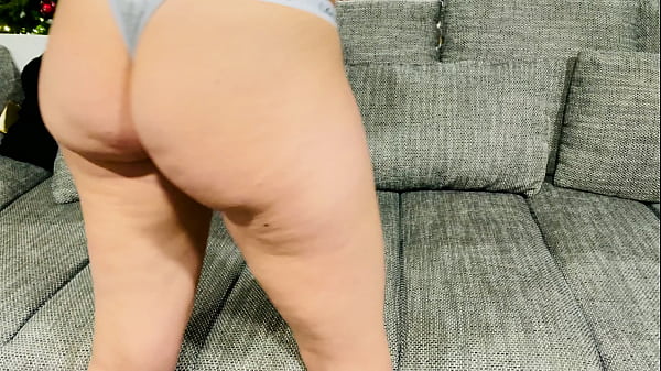 Image Masturbating with buttplug in ass
