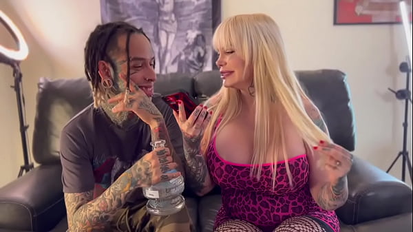 Image Sabrina Sabrok Mia Sanz mamando verga cogiendo y les tiran la leche en las tetas
