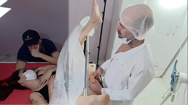 Image Marido ela esposa pro exame e doutor fica exitado
