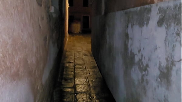 Image Public oral sex on the streets of Venice. Quick blowjob on the first date
