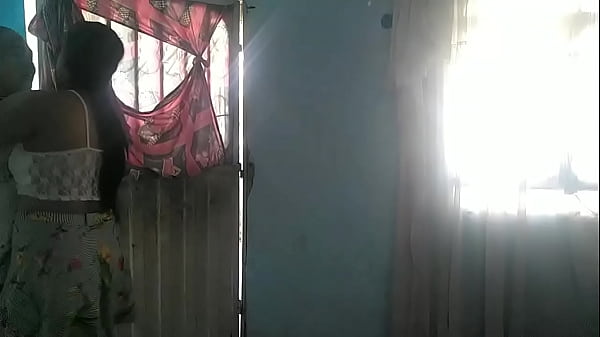 Image la vecina siempre a tenido unos gustos raros pero nunca pens&eacute_ que le gustara las mujeres tambi&eacute_n, me sorprendi&oacute_ que tan buena es chupando co&ntilde_os