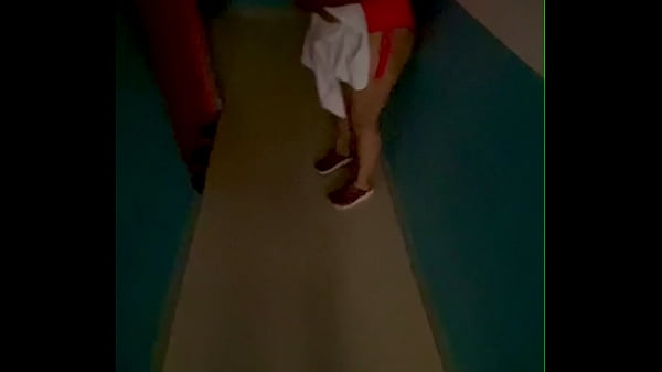 Image Me encuentro a mujer latina en un hotel