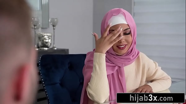 Image Petite Muslim Beauty Fucks While Keeping Her Hijab On