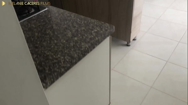 Image la zorra de mi madrastra me da su culo en la cocina - anal