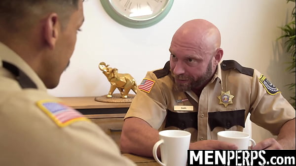 Image Guy Offers Anything for Lp Officer in Exchange for His Silence - Menperps