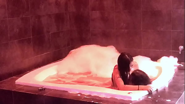 Image Me Encanta como Te Rebotan Las Tetas En El Jacuzzi  Te Me Subiste, Y Terminaste Montada En Mi Verga Gimiendo