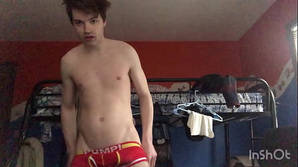 Image Niko Springs Strips Down and Shows Off His Hot Body