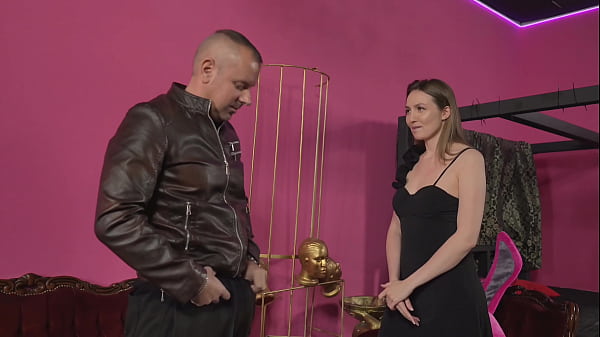 Image Leo Casanova went to a sex shop and fucked the shop assistant Luna Ray (Part 1)