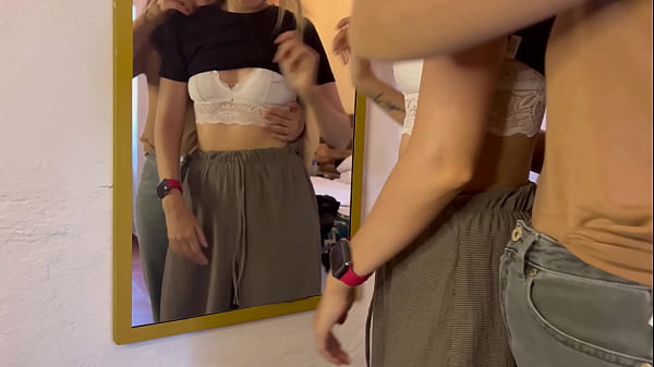 Image No puede ser, me convert&iacute_ en la amante lesbiana de mi madrastra!!
