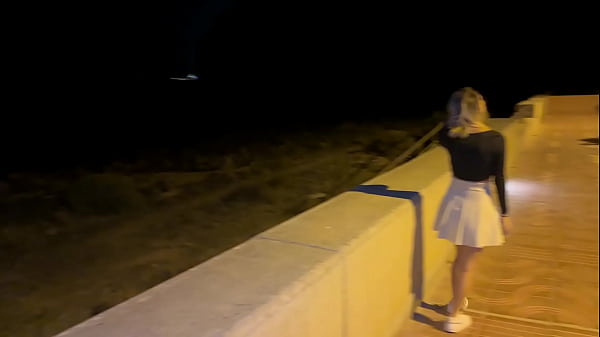 Image passeggio lungo mare  e uno sconosciuto si accorge che non ho le mutande, video outdoor
