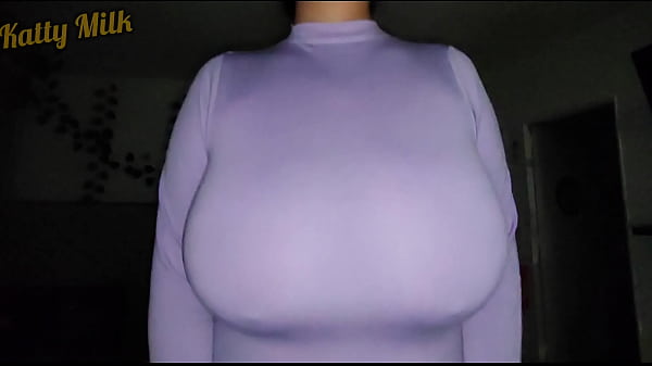 Image Jugando con mis Tetas Enormes antes de que me cojan