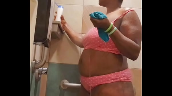 Image Exercising While Getting Clean & Dressed At The Gym Preview (KYExperience)