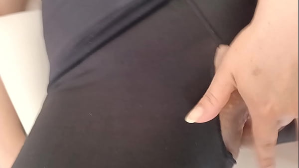 Image La Amiga De Mi Esposa Se Deja Follar En Pantalones De Yoga Tiene La Mejor Concha Del Pueblo!! 3