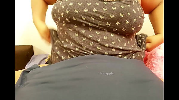 Image Hyderabadi sexy aunty showing boobs