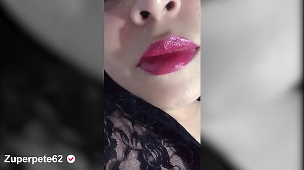 Image Me dejaron bien caliente y me desnudo en mi cama para masturbarme para ti amor mirame