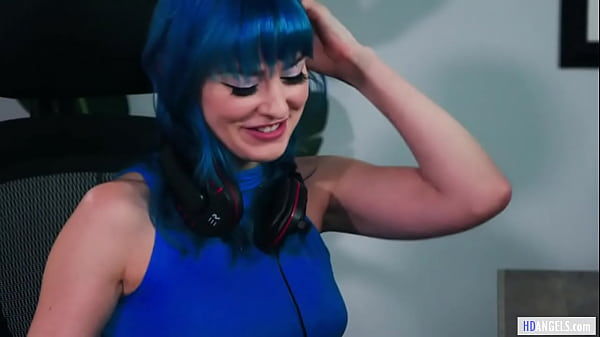 Image My lesbian girlfriend is a gamer!