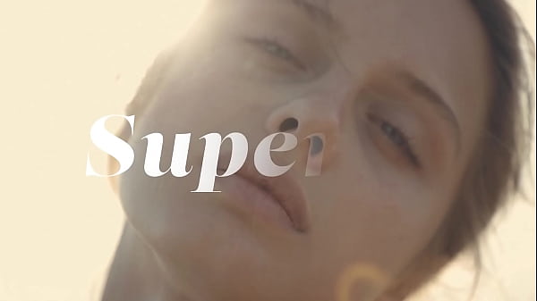 Image Seductive Poses That Leave You Speechless With Amelie Lou - SUPERBE