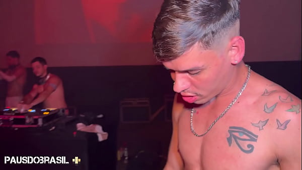 Image novinhos pauzudos na balada
