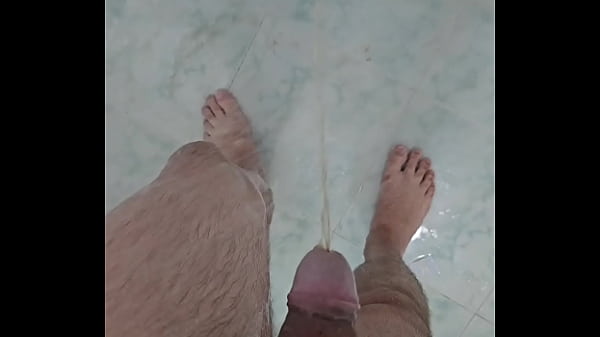 Image FETICHE - NOVINHO SAFADO MIJANDO NO BANHO